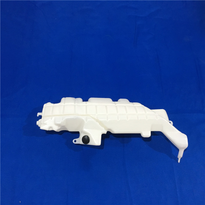 Truck accessories aftermarket for hino mage 700 original vehicle replacement water bottle